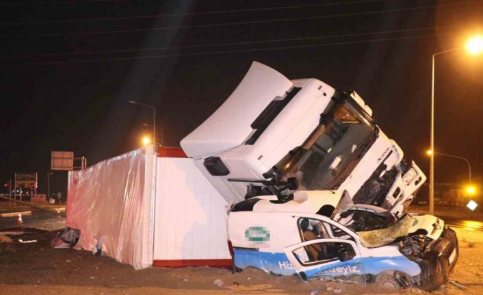 Kırmızı ışıkta geçip 1 kişinin ölümüne neden olan tır sürücüsü tutuklandı
