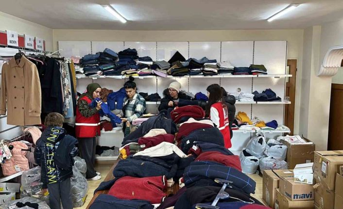 Kızılay, depremzedelerin yaralarını sarıyor