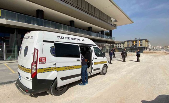 Konya’da üzerine duvar devrilen işçi yaralandı