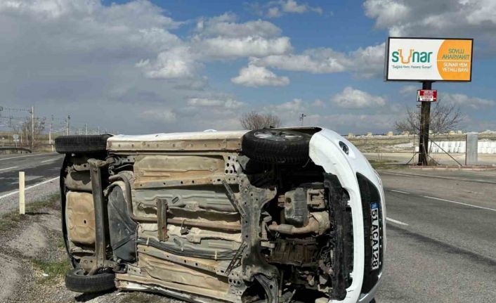 Köpeğe çarpmamak için manevra yapan otomobil takla attı: 1 yaralı