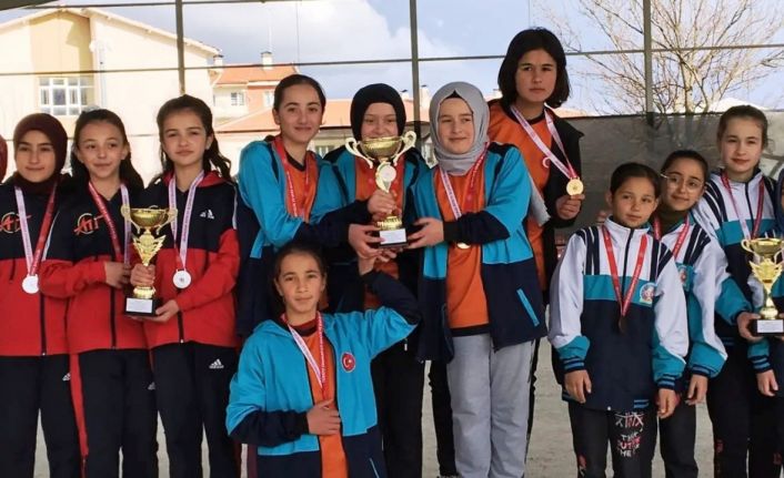 Köprüören Tek Termik Ortaokulu küçükler kız ve erkek bocce takımı il şampiyonu