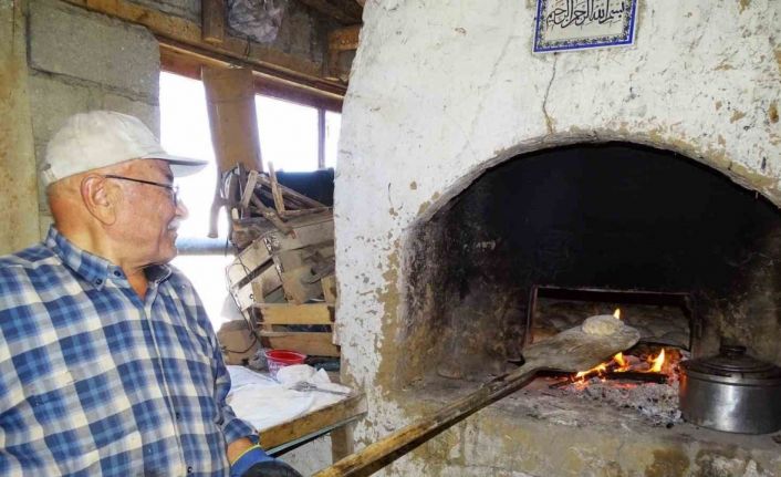 Köy ekmeğinden vazgeçemiyorlar