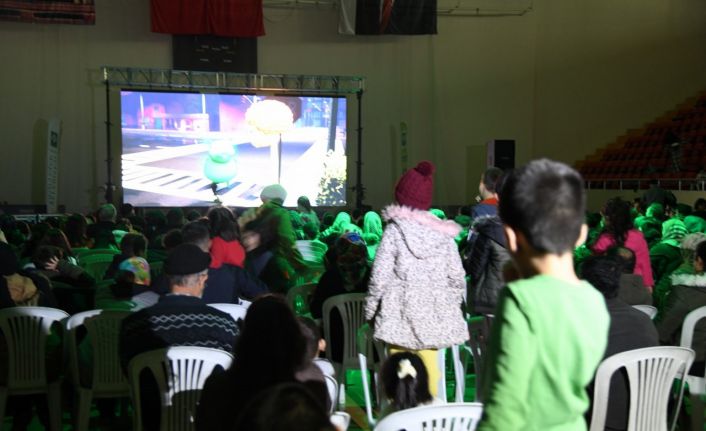 Kral Şakir Mikrop Avcıları Cumburlop filmi sinemadan önce depremzede çocuklarla buluştu