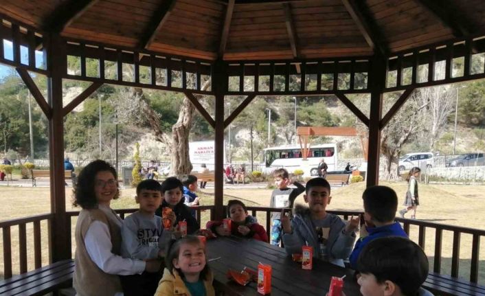 Kuşadalı çocuklar, "Anne, Baba Çocuk Eğitim Merkezi" sayesinde kütüphane ile tanıştı