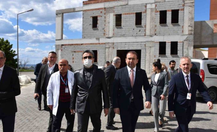 Kuşadası Devlet Hastanesi Diyaliz Merkezi’nde çalışmalar devam ediyor