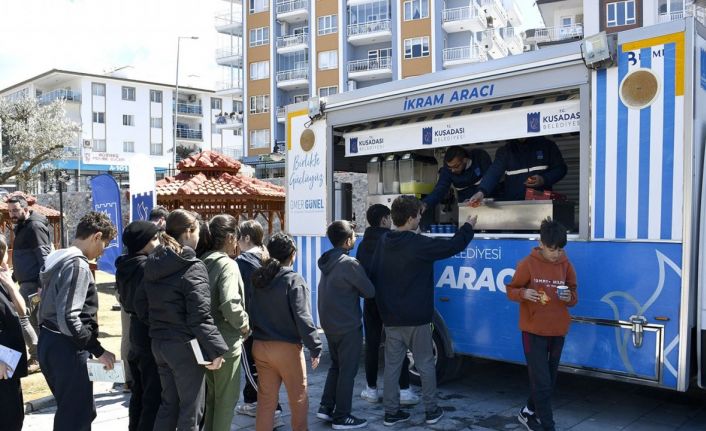 Kuşadası’nda kitap okuma etkinliği