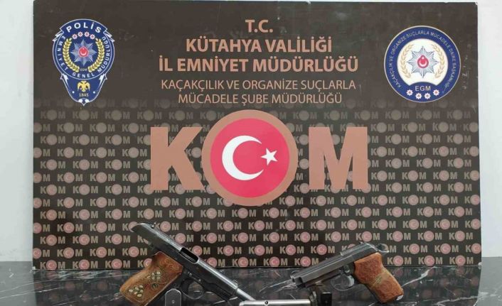 Kütahya’da yasa dışı silah ticareti yaptıkları iddiasıyla 5 şüpheli gözaltına alındı