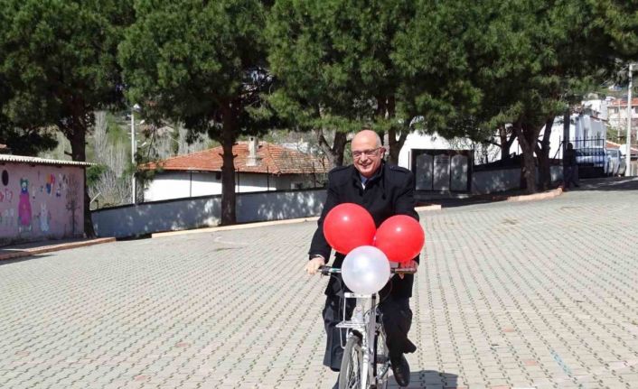 "Kütüphanesiz Okul Kalmayacak" projesi ile bisiklet sahibi oldular