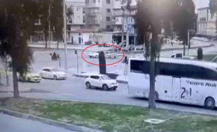 LPG yakıt tankını ön koltuğa kadar fırlatan kazaya ait görüntüler ortaya çıktı