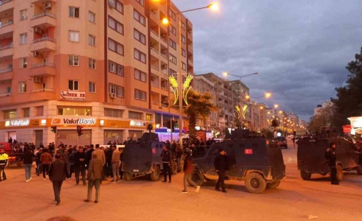 Mardin’de kırmızı ışıkta bekleyen araca silahlı saldırı: 2 ölü, 1 yaralı
