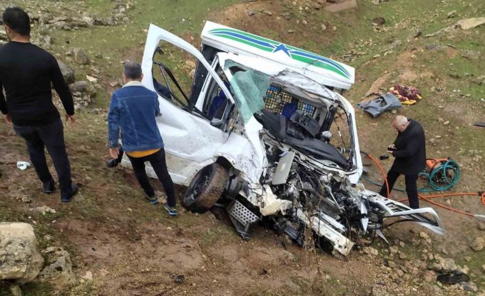 Mardin’de tır ile pikap kafa kafaya çarpıştı: 1 ölü, 7 yaralı