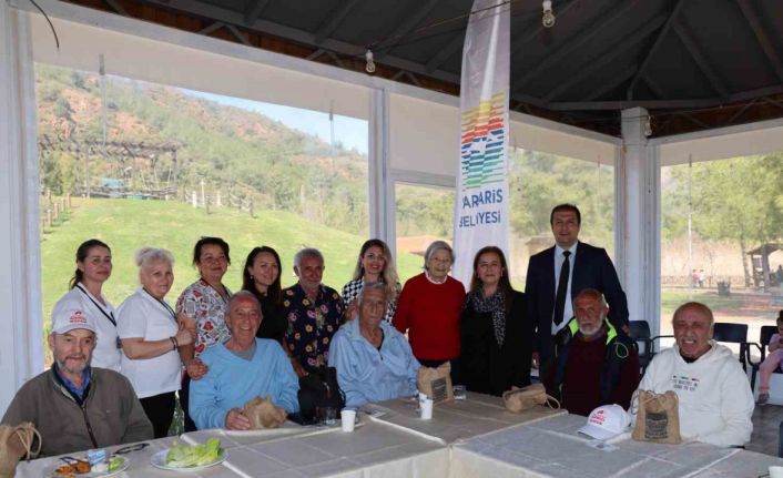 Marmaris Belediyesi, huzurevi sakinlerinin gönlünü aldı