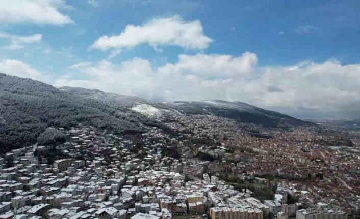 Mart karı Bursa’yı beyaza bürüdü