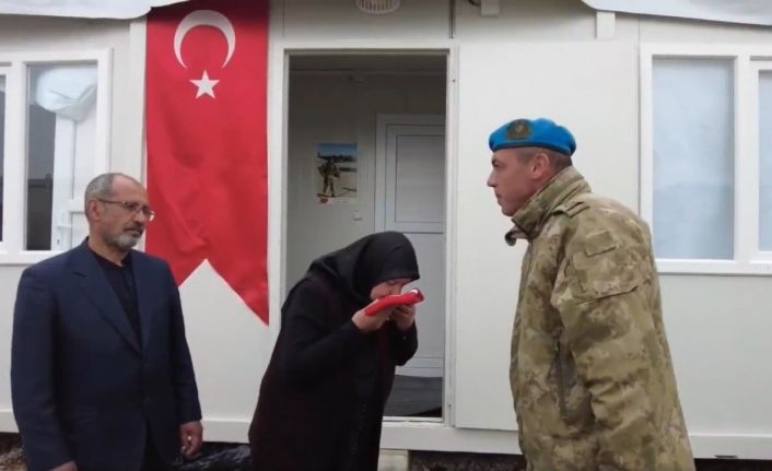 Mehmetçik’ten Şehit Piyade Üsteğmen Serkan Erkuş’un Malatya’da yaşayan ve depremden etkilenen ailesine anlamlı ziyaret