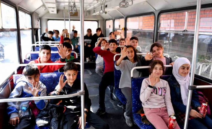 Mersin Büyükşehir Belediyesi ’Minikbüs’ ile 2 bin 830 öğrenciye ulaşmak istiyor