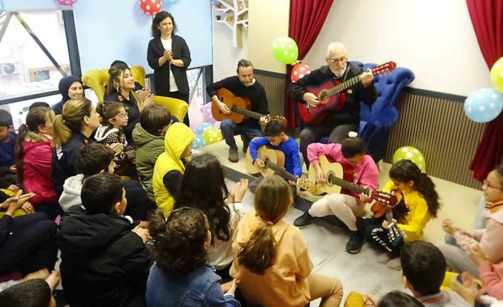 Mersin’de depremzede çocuklar kütüphanede moral buldu