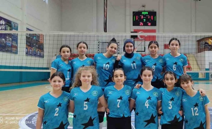 Midi voleybolcular finallerde