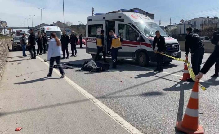 Motosikletin tırın altına girmesi kamerada