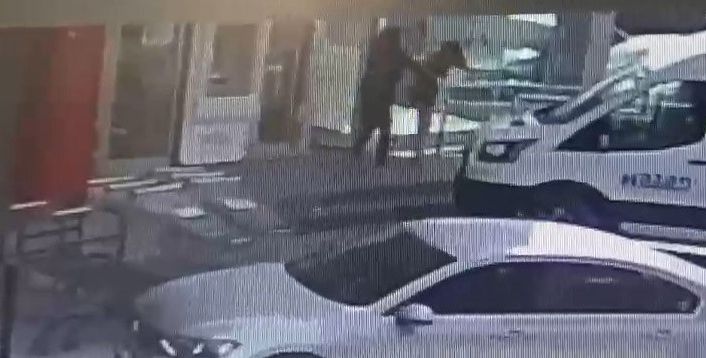 Müdür yardımcısı kadını, bir erkek ve kadın darp etti, o anlar ortaya çıktı