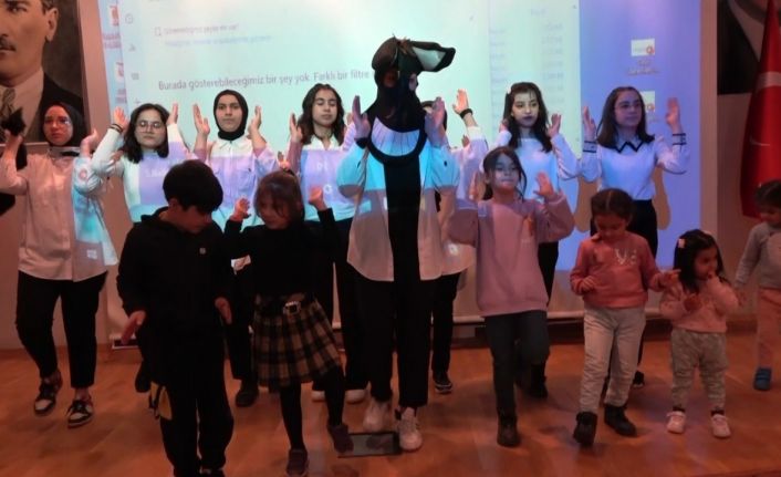 Muş’ta depremzede çocuklar için moral programı düzenlendi