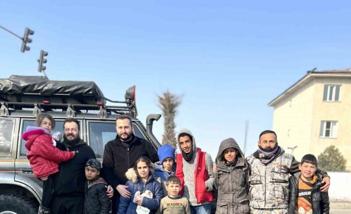 Off-road tutkunları marşa depremzedeler için bastı: Ulaşılamayan köylere yardım götürdü