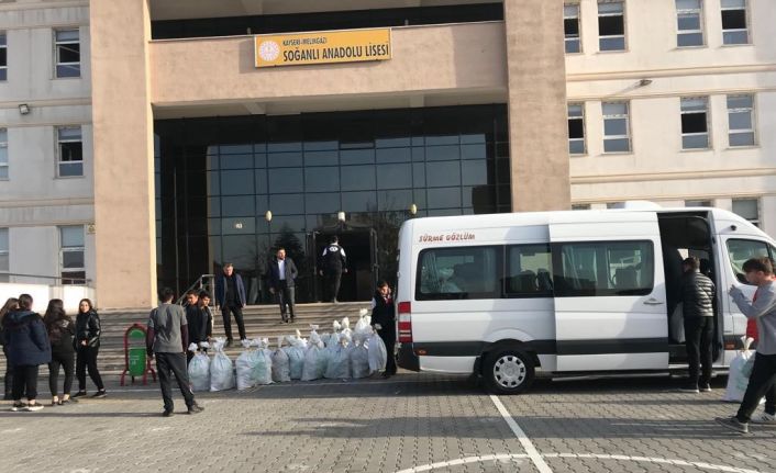 Öğrencilerin harçlıkları depremzedelere
