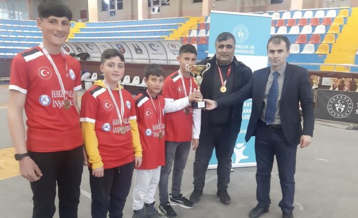 Okul sporlarında iki şampiyonluk