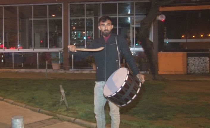 Osmaniyeli depremzede İzmirlileri sahura kaldırıyor