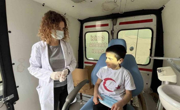 (ÖZEL) Ağız ve Diş Sağlığı Gezici Tarama Aracı yurtta kalan depremzedelere hizmet veriyor