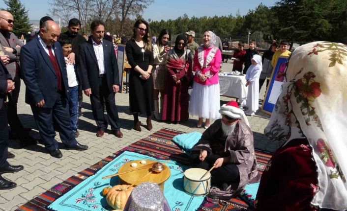 (ÖZEL) Roman kahramanlarına renkli anma