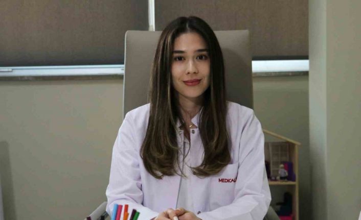 Psikolog Bilginturan: "Çocuğu teşvik ederek okula çekebiliriz"