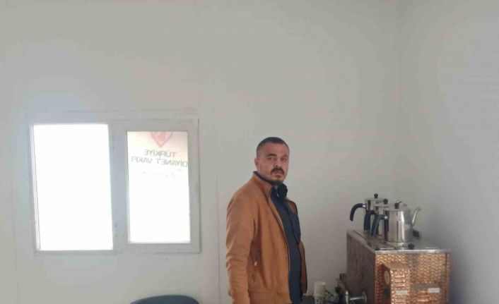 Ramazanda depremzedelerin çayları Sarıgöllü çaycıdan