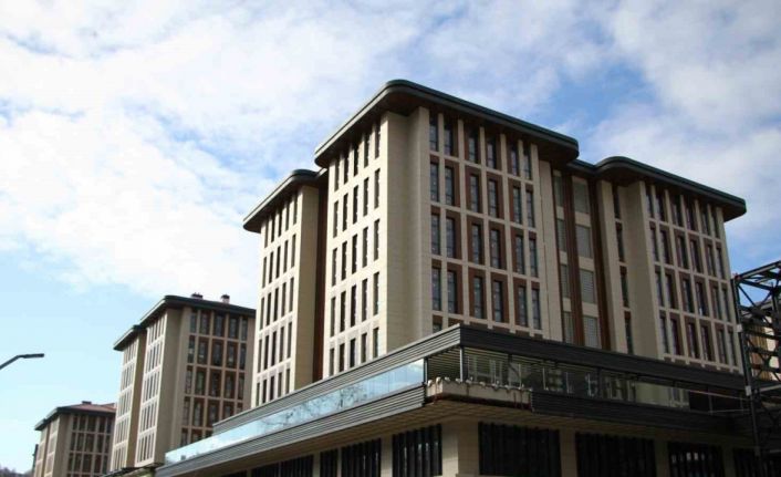 Rize’de kentsel dönüşümle kâğıt gibi yıkılan binaların yerini sağlam yapılar aldı