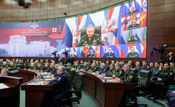 Rusya Savunma Bakanı Şoygu, ABD’ye ait İHA’nın düşmesine neden olan pilotlara cesaret nişanı verdi