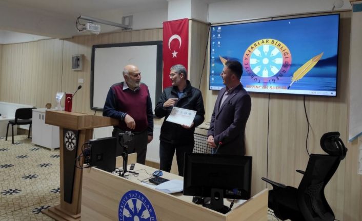 Şair Üstün; “Şiir şuurun yansımasıdır”