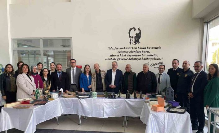 Salihli’de ’Yaşlılar Haftası’na özel sergi