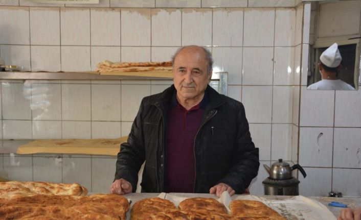 Sandıklı’nın ‘haşhaşlı’ tahinli pidesi yoğun ilgi görüyor