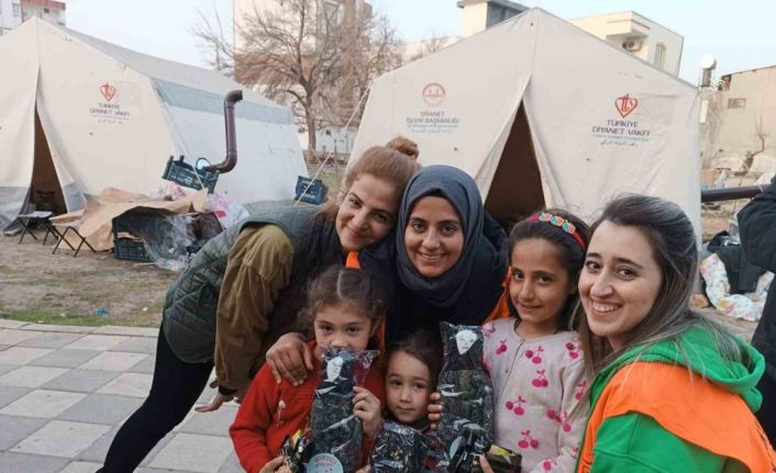 Şanlıurfa’da üretilen bez bebekler depremzede çocuklara hediye edildi
