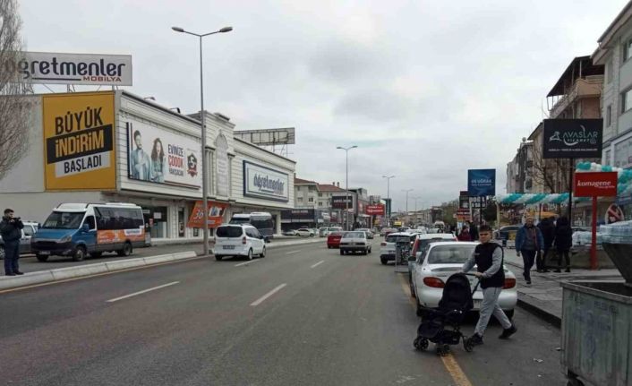 Sarhoş olduğu iddia edilen tır sürücüsü 7 aracı biçti: 1 yaralı