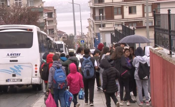 Serviste çöp attığı gerekçesiyle öğrencinin darp edilmesine velilerden ve servisçilerden tepki geldi