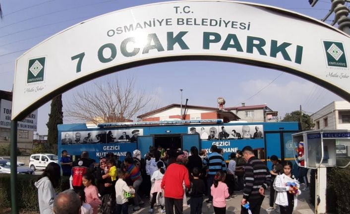 Sinop’tan gelen Tiyatro ekibi çocuklara moral veriyor