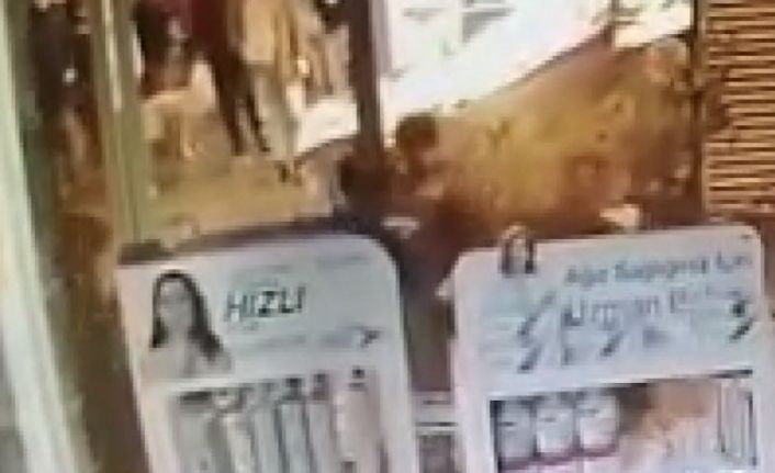 Şişli’de iki arkadaşın yumruk ve bıçaklı kavgası kamerada