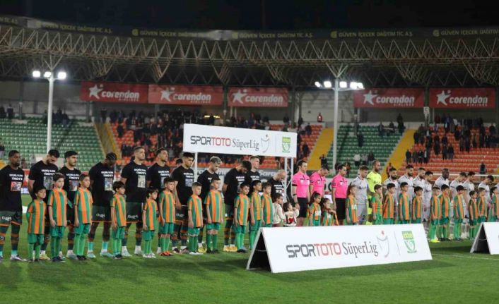Spor Toto Süper Lig: Corendon Alanyaspor: 0 - Medipol Başakşehir: 0 (İlk yarı)