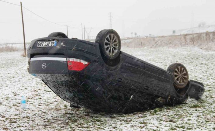 Takla atıp 50 metre sürüklenen aracın sürücüsü kazayı hafif yaralı atlattı