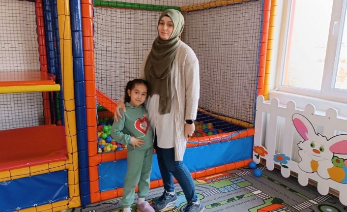 Tavşanlı Hande Gül Anokulu öğrencisi yaptığı uzay temalı resim ile Türkiye birincisi oldu