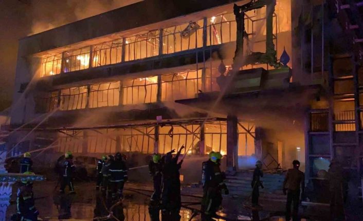 Tayland’da karakol alev alev yandı