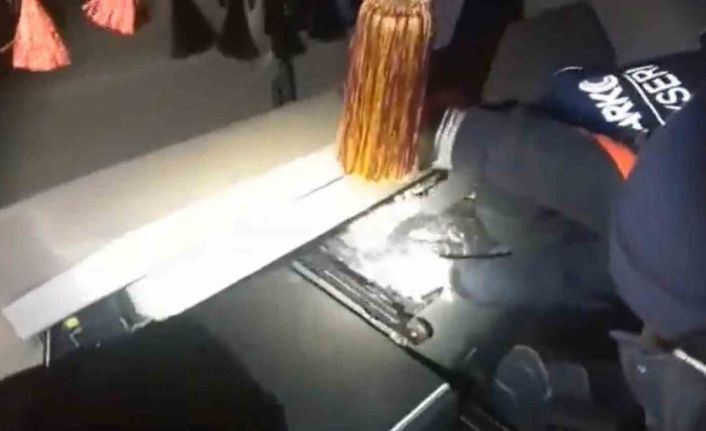 Tırdan sentetik hap fışkırdı: 11 bin 46 adet ele geçirildi