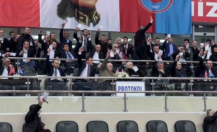 Trabzonspor’da Ahmet Ağaoğlu ile yönetim kurulu mali ve idari yönden ibra edildi