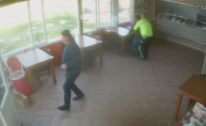 Trafik polisinden hayat kurtaran Heimlich manevrası