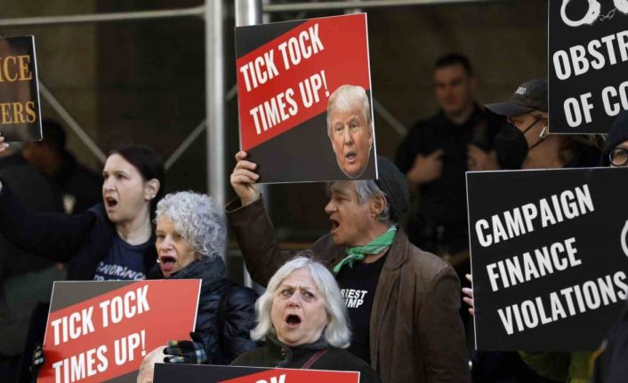 Trump, hakkındaki soruşturmayı ele alacak büyük jürinin toplantısı iptal edildi